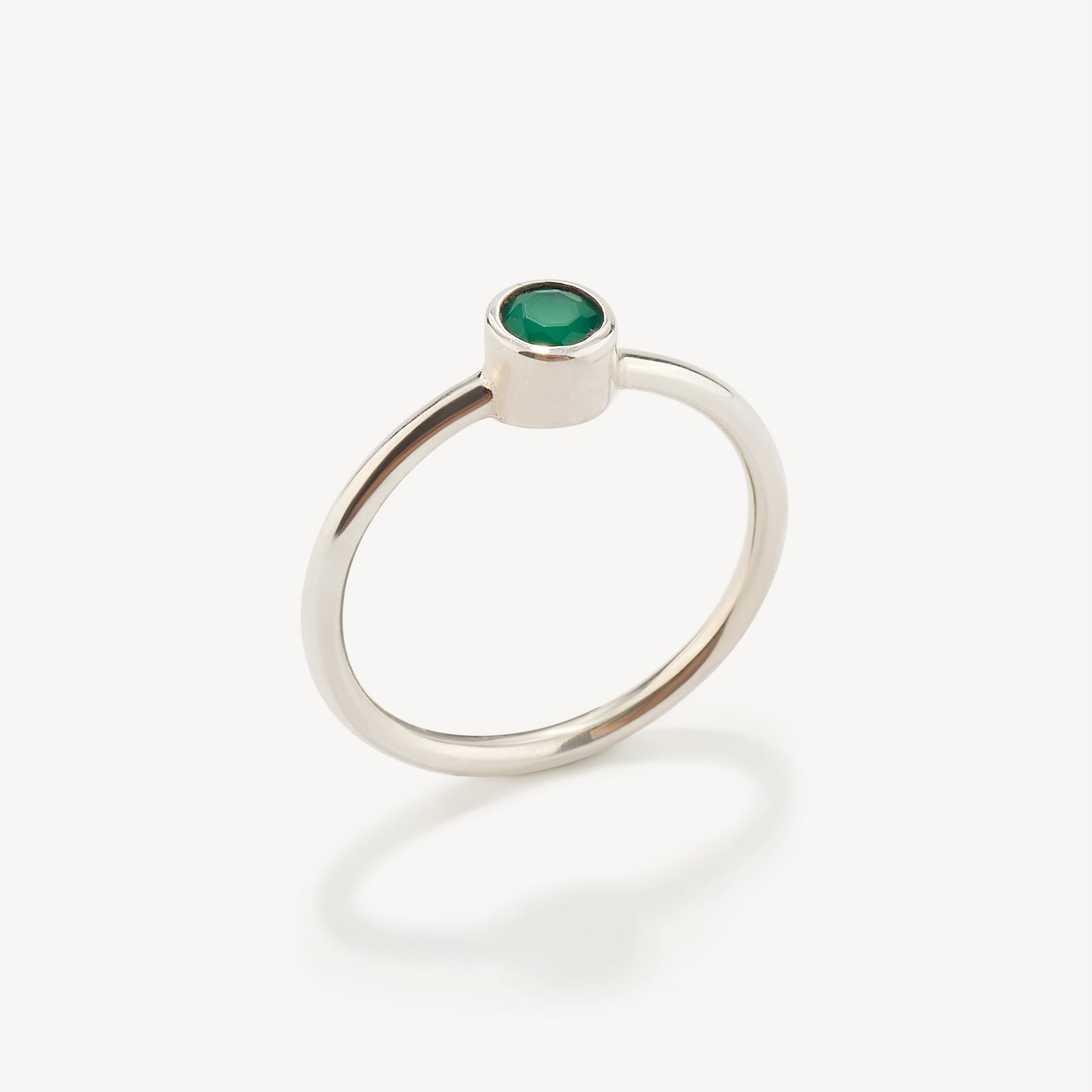 Anillo Bisel Con Cristal Verde Plata